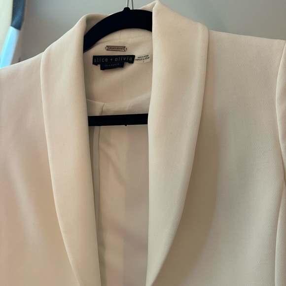 Alice + Olivia Fitted Blazer - Picture 3 of 8